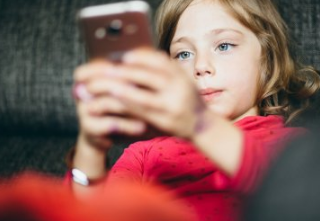아이들 스마트폰 중독 : 빠른 사용으로 인한 자기조절 실패 1