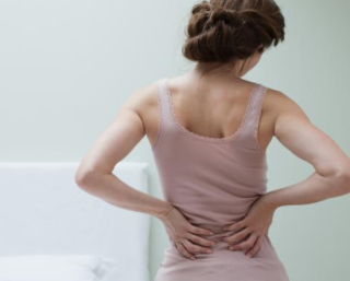 허리통증과 변비와 관련이 있습니까? 1