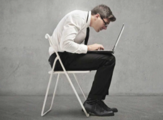 구부정한 자세 교정 이렇게 해보세요~! 1